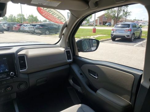 Used 2024 Nissan Frontier SV AWD/4WD image 7
