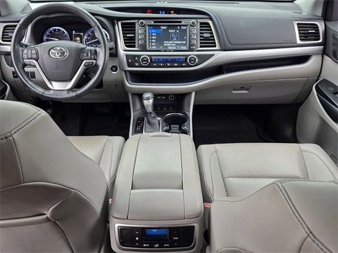 Used 2019 Toyota Highlander XLE image 8