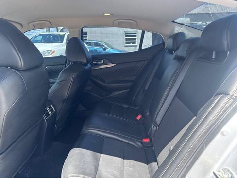 Used 2019 Nissan Maxima 3.5 SV w/ Floor Mat Group FWD image 10