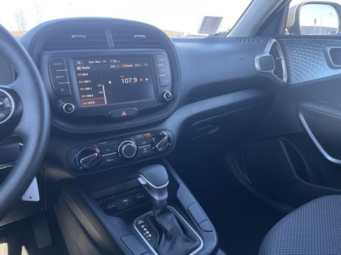 Used 2023 Kia Soul LX w/ LX Technology Package image 22