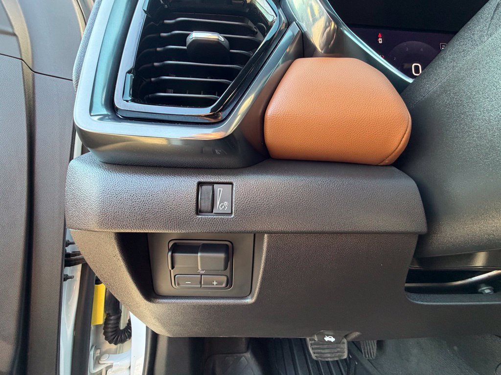 Used 2023 GMC Canyon AT4 AWD/4WD image 3