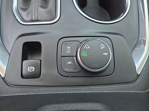 Used 2020 Chevrolet Traverse LT w/ LPO, Blackout Package AWD/4WD image 22
