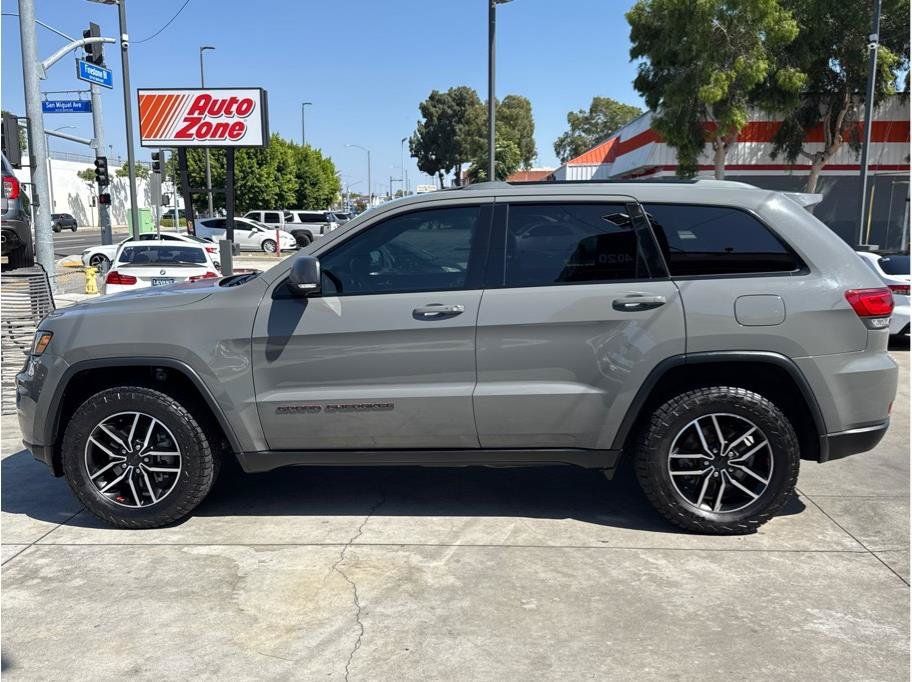 Used 2020 Jeep Grand Cherokee Trailhawk w/ Trailhawk Luxury Group AWD/4WD image 4
