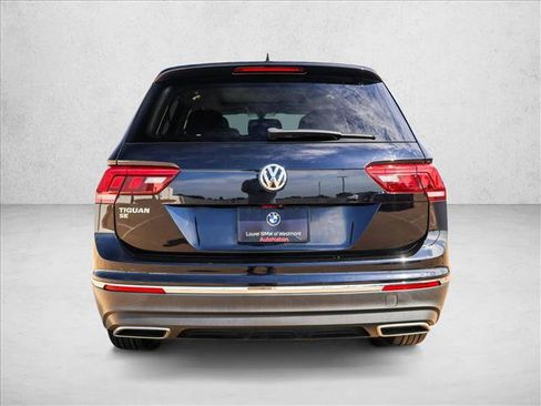 Used 2021 Volkswagen Tiguan SE w/ Panoramic Sunroof Package FWD image 6