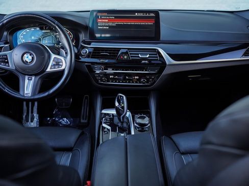 Used 2023 BMW M550i xDrive w/ Dynamic Handling Package image 19