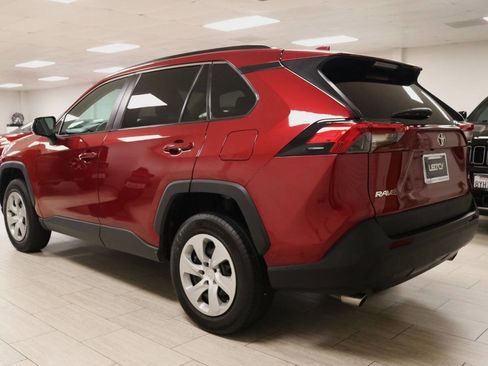 Used 2021 Toyota RAV4 LE image 97