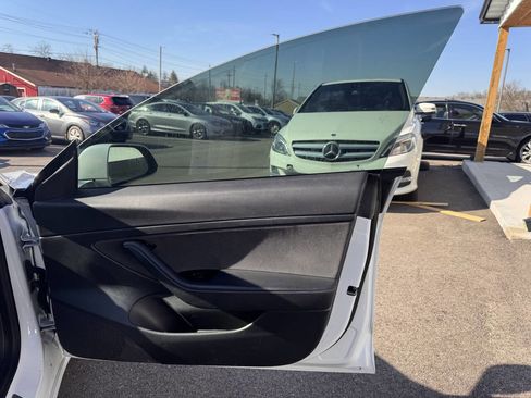 Used 2020 Tesla Model 3 Standard Range Plus image 16