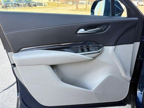 Used 2019 Cadillac XT4 Luxury w/ Cold Weather Package image 16