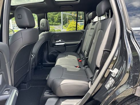 New 2025 Mercedes-Benz GLB 250 4MATIC image 11