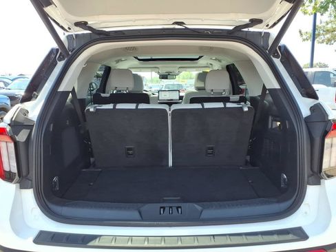 Used 2025 Ford Explorer Platinum w/ LUX Leather Package AWD/4WD image 10