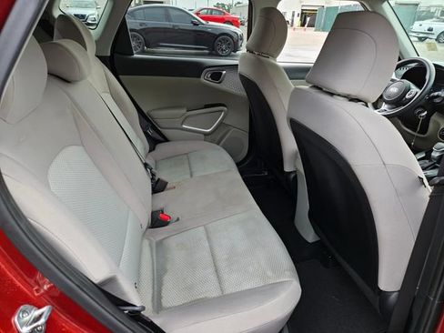 Used 2020 Kia Soul LX FWD image 17