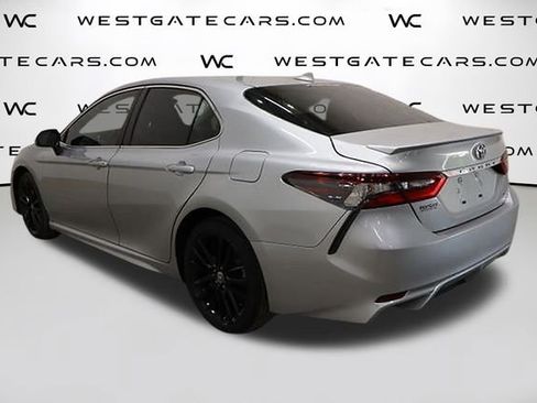 Used 2022 Toyota Camry SE image 3