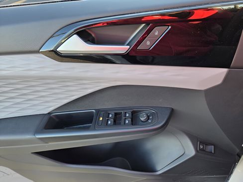 Used 2023 Volkswagen Taos S image 33