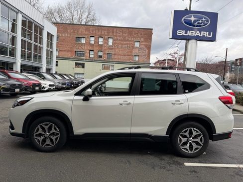 Used 2023 Subaru Forester Premium image 5