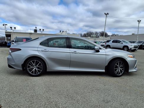 Used 2022 Toyota Camry XLE image 32