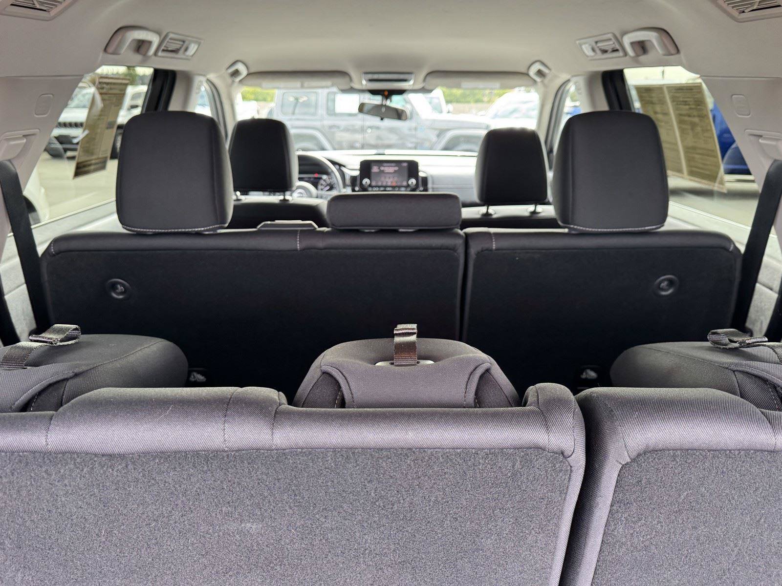Used 2022 Nissan Pathfinder SV FWD image 17