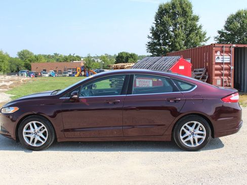 Used 2013 Ford Fusion SE FWD image 3