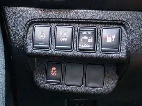 Used 2015 Nissan Leaf SV image 43