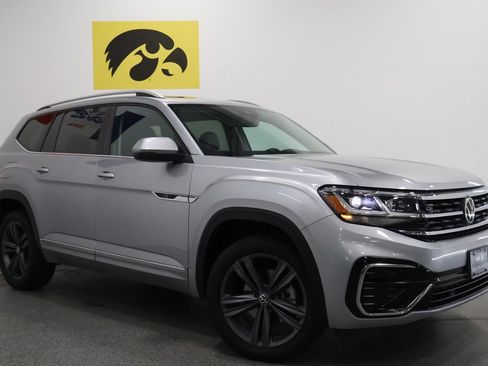 Used 2022 Volkswagen Atlas SEL R-Line image 2