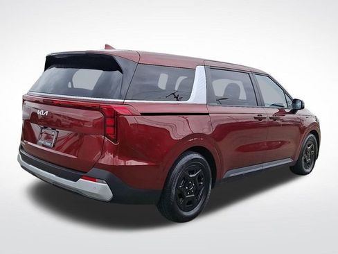 Used 2025 Kia Carnival image 6