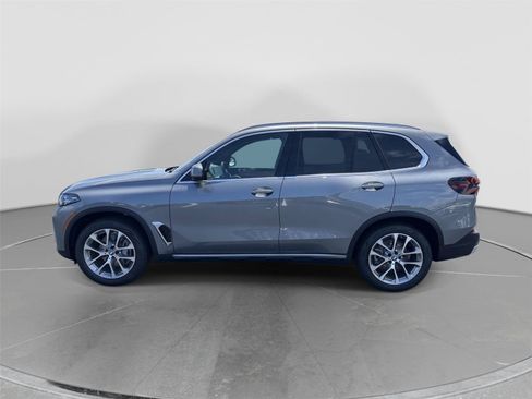 New 2026 BMW X5 xDrive40i w/ Premium Package AWD/4WD image 2
