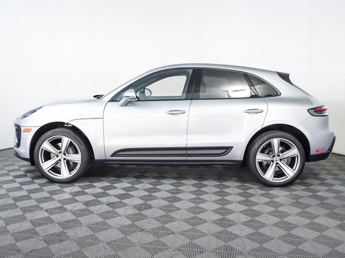 Certified 2025 Porsche Macan image 2