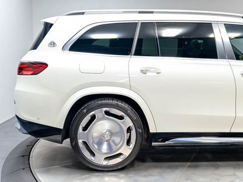 Used 2024 Mercedes-Benz Maybach GLS 600 4MATIC image 19