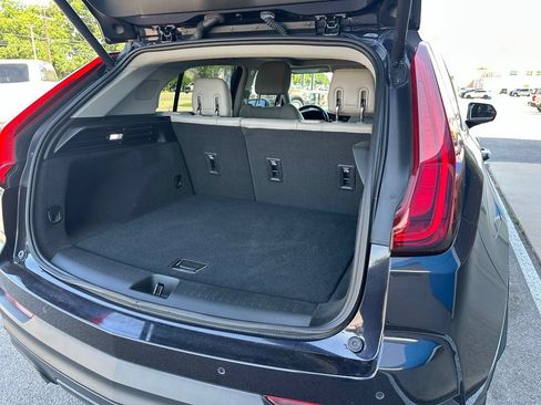Used 2022 Cadillac XT4 Luxury w/ Cold Weather Package FWD image 16