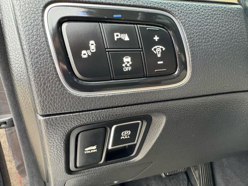 Used 2016 Hyundai Equus Signature image 23