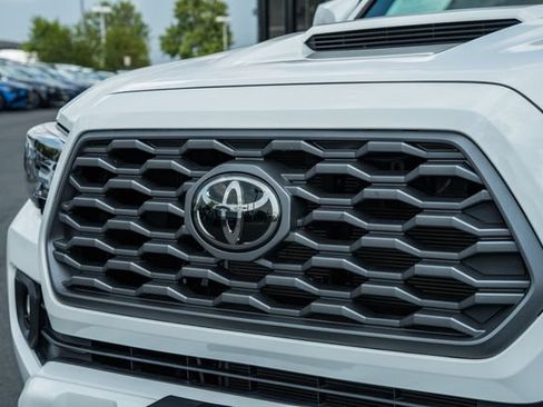 Used 2022 Toyota Tacoma TRD Sport w/ Technology Package AWD/4WD image 11