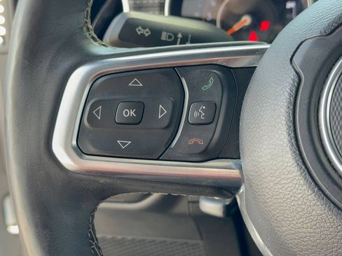 Used 2019 Jeep Wrangler Unlimited Sahara AWD/4WD image 17