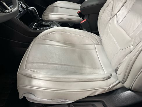 Used 2020 Volkswagen Tiguan S image 19