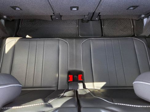 Certified 2023 Volkswagen Tiguan SE w/ Panoramic Sunroof Package FWD image 63