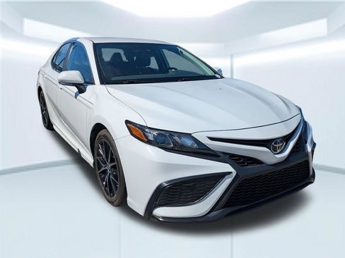 Used 2023 Toyota Camry SE image 4