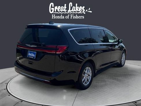 Used 2025 Chrysler Pacifica Select FWD image 5