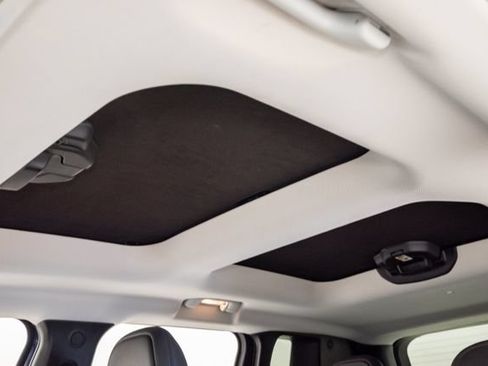 Used 2016 Jeep Renegade Limited FWD image 9