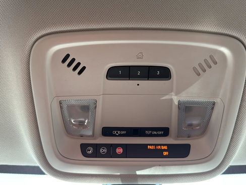 Used 2019 Chevrolet Traverse LT image 21