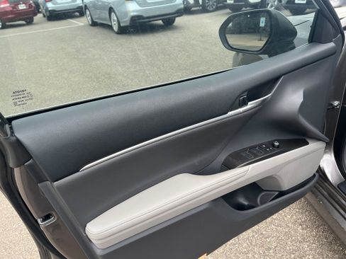 Used 2023 Toyota Camry XLE image 17