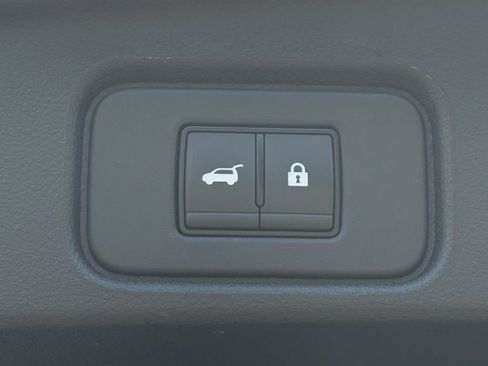 Used 2024 Nissan Pathfinder SL AWD/4WD image 10
