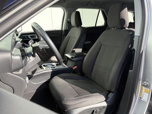 Used 2020 Ford Explorer XLT image 12