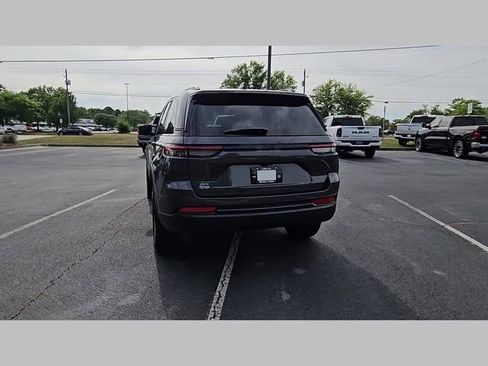New 2025 Jeep Grand Cherokee Altitude image 32