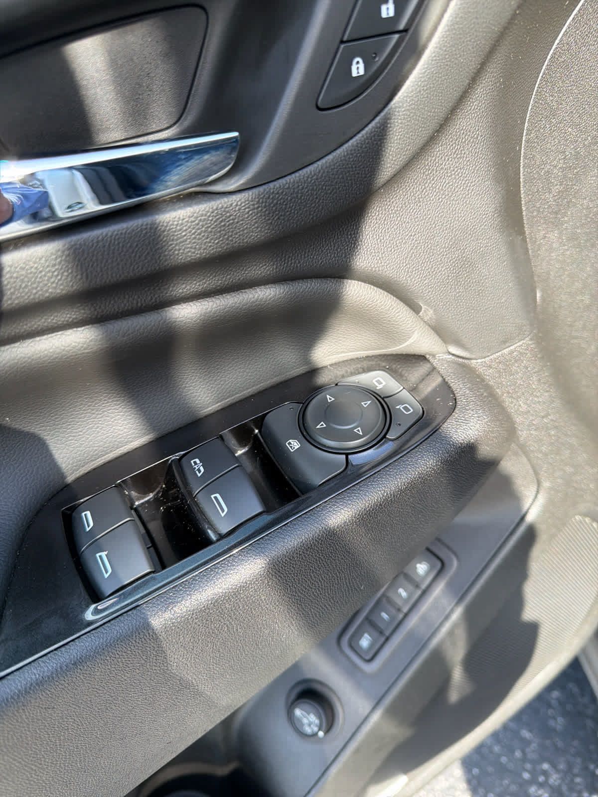 Used 2022 Chevrolet Equinox Premier AWD/4WD image 17