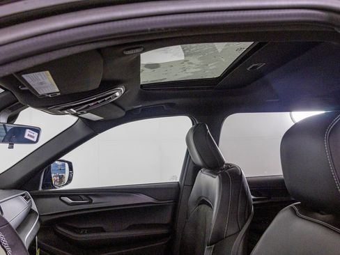 New 2025 Jeep Grand Cherokee L Altitude image 24