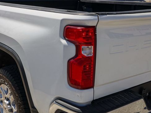 Used 2022 Chevrolet Silverado 2500 LT w/ Convenience Package AWD/4WD image 7