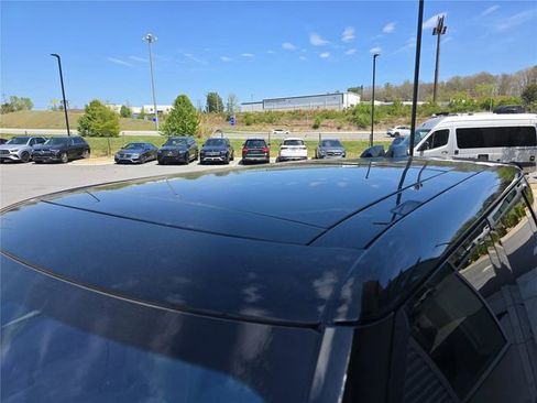 Used 2023 Land Rover Range Rover SE AWD/4WD image 13