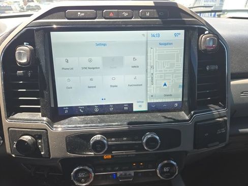 Used 2022 Ford F250 Lariat w/ Black Appearance Package AWD/4WD image 4