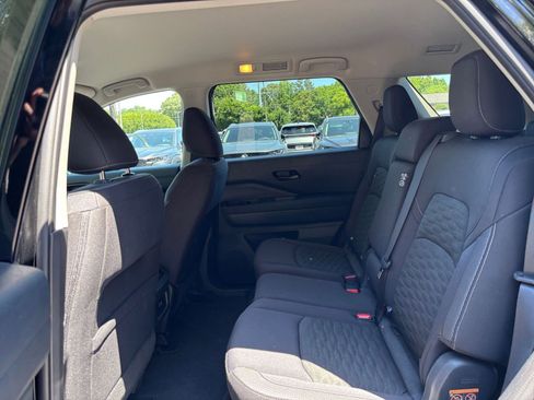 Used 2025 Nissan Pathfinder SV FWD image 28