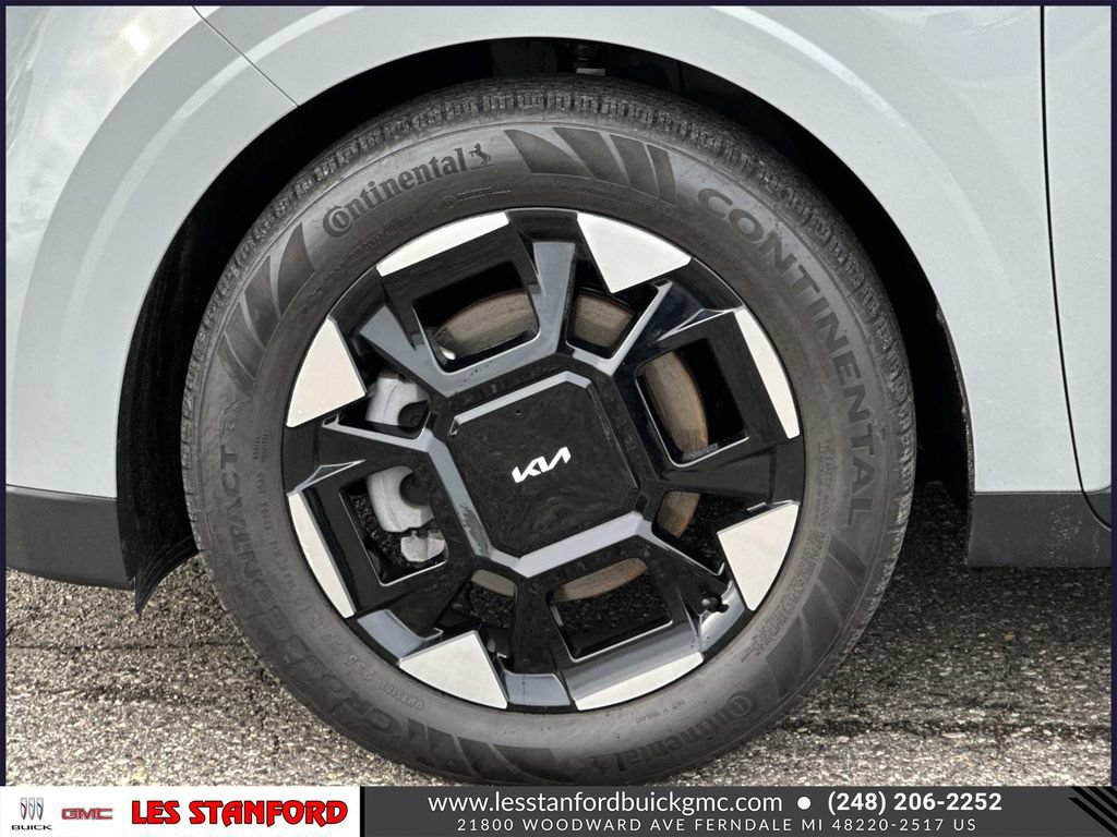 Used 2025 Kia Carnival EX FWD image 10