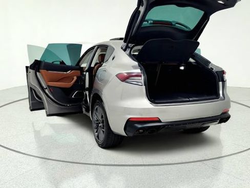 Used 2022 Maserati Levante Modena AWD/4WD image 17