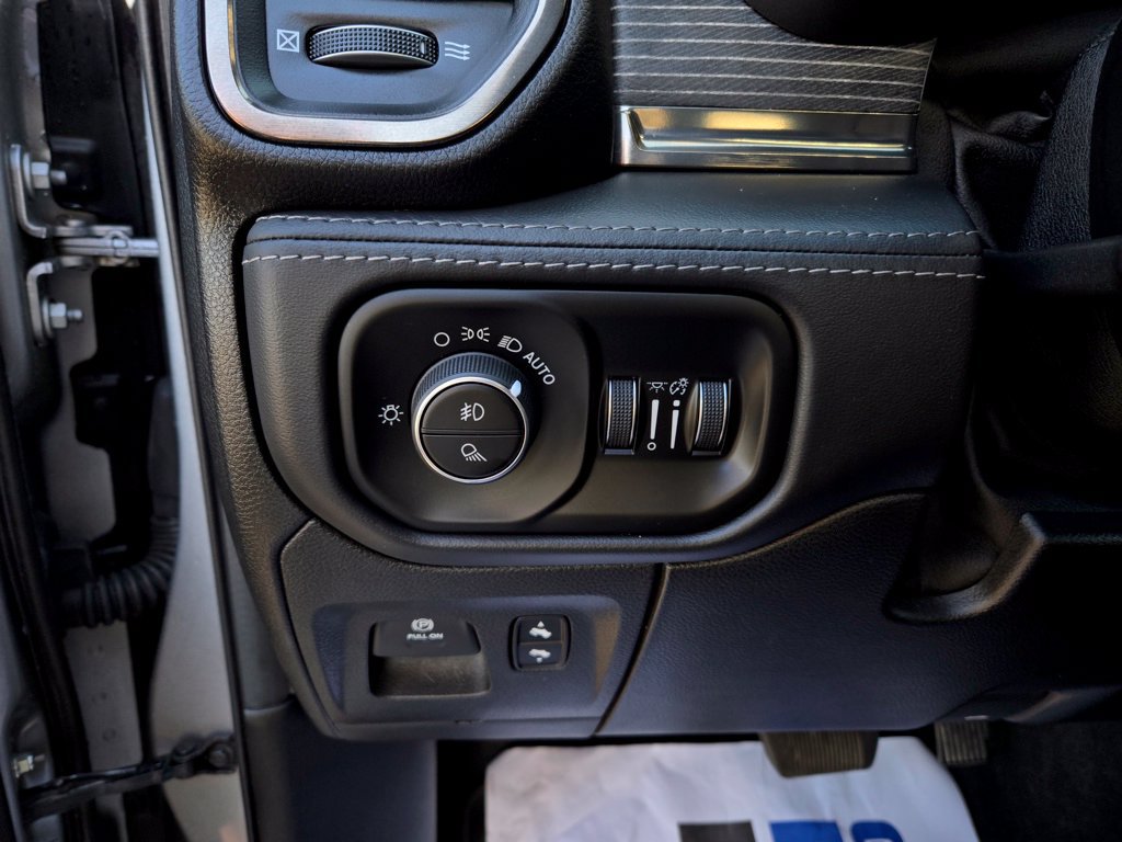 Used 2021 RAM 1500 Limited AWD/4WD image 15